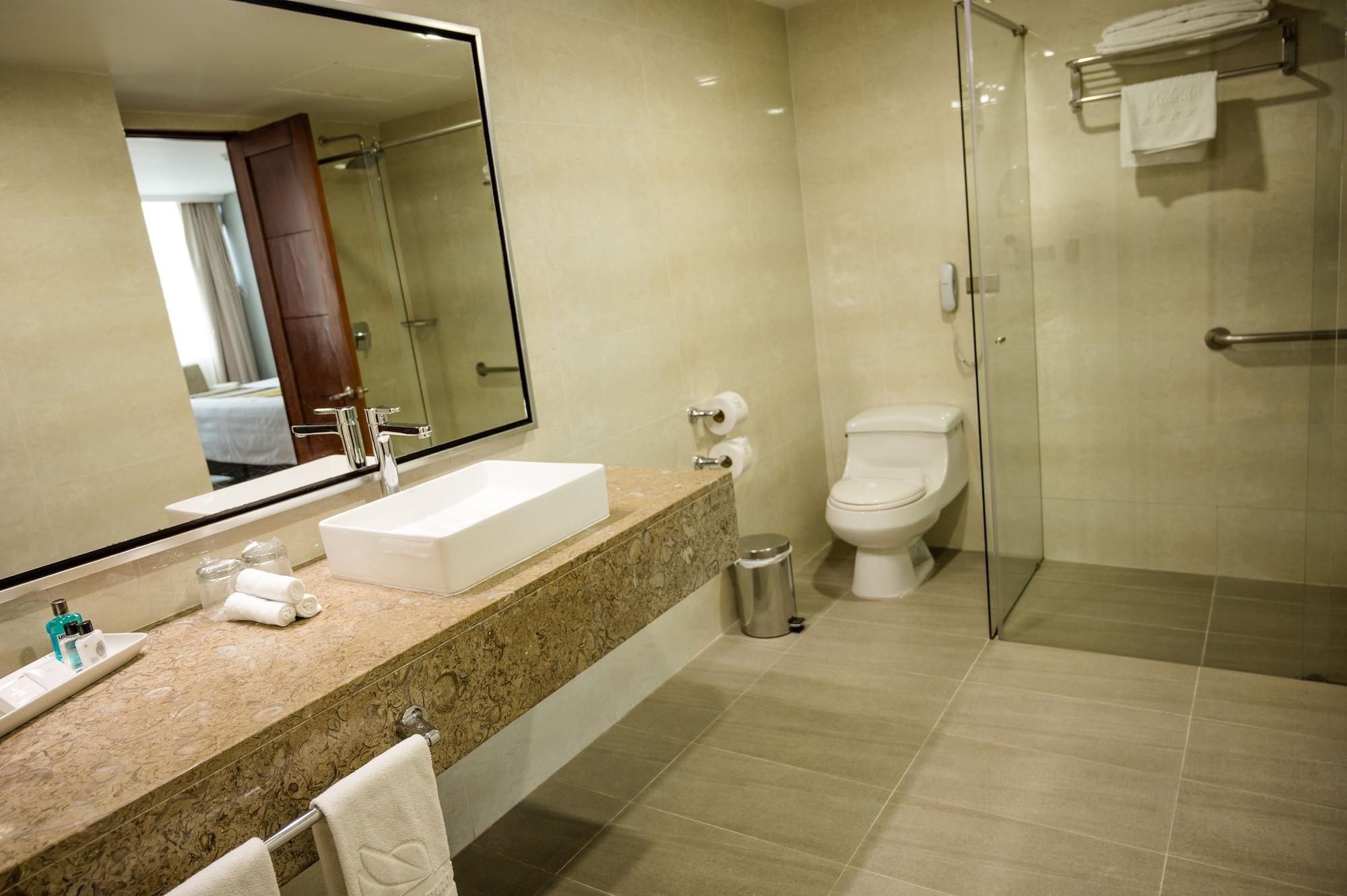 San Fernando Plaza Hotel 5*